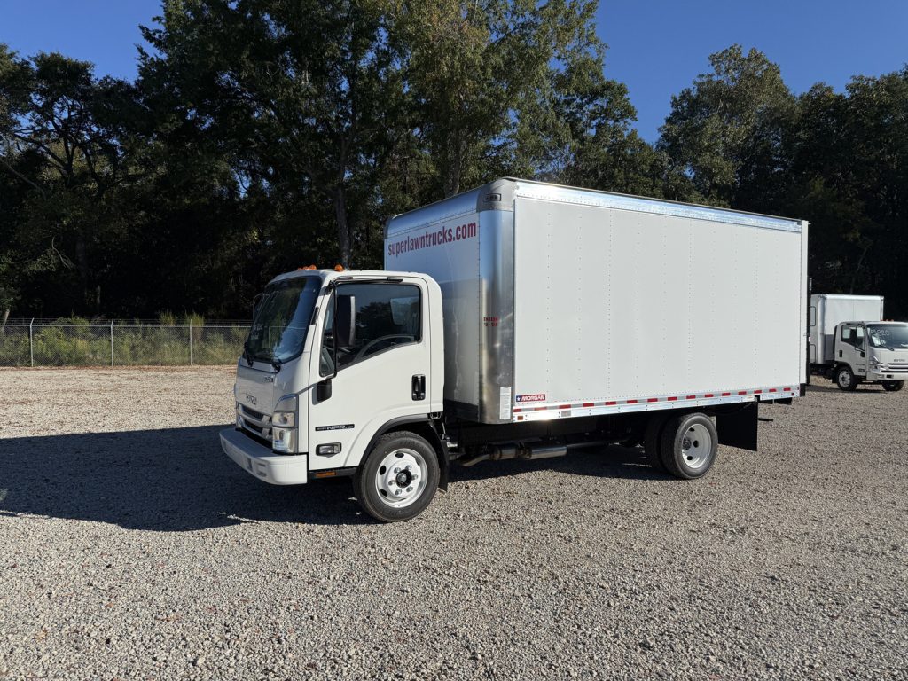 *NEW 2025 Isuzu 1F304, Gas, Single Cab, 16′ FastTrack Body System *Ready for Immediate Delivery*