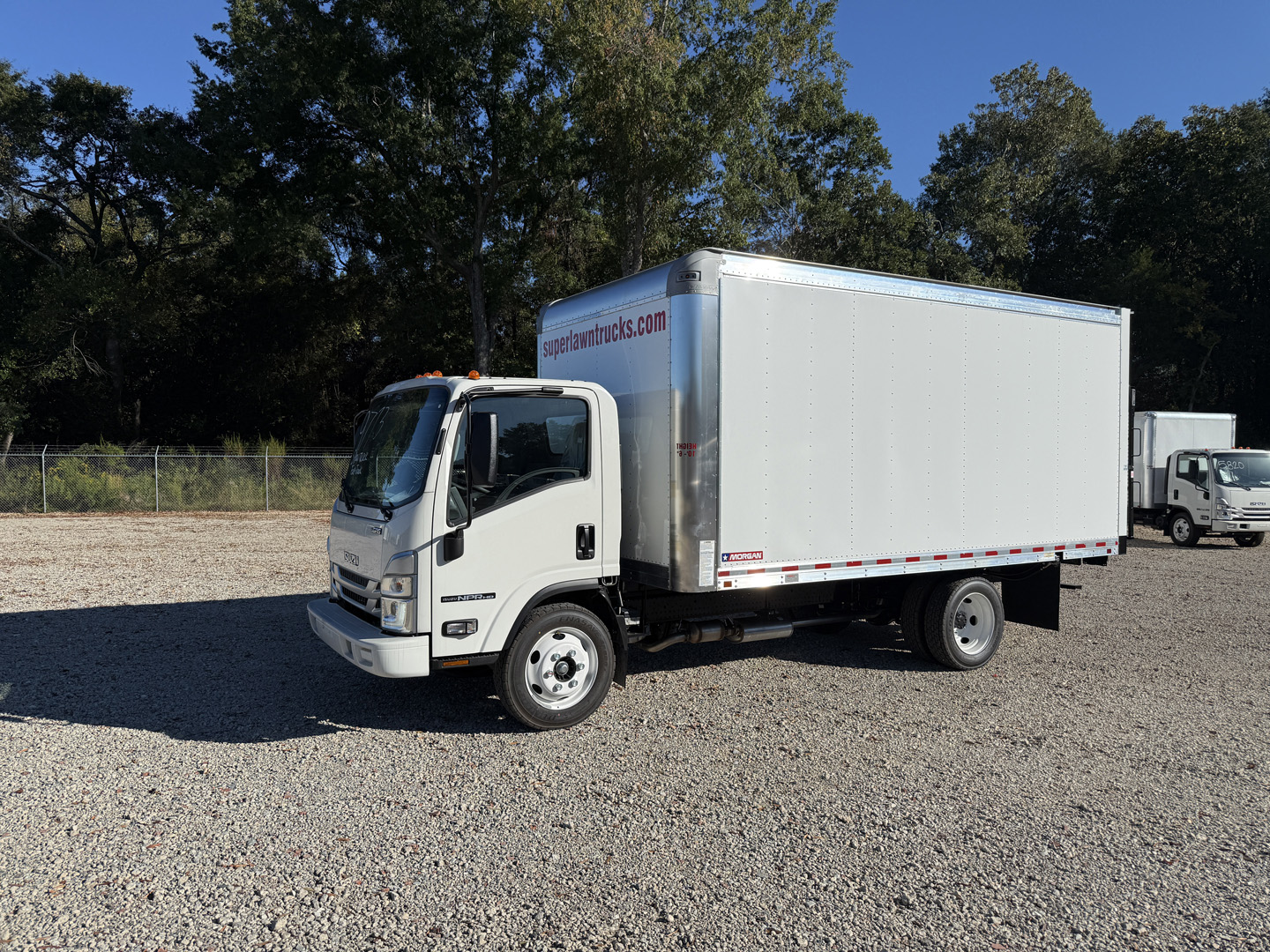 *NEW 2025 Isuzu 1F304, Gas, Single Cab, 16′ FastTrack Body System *Ready for Immediate Delivery*