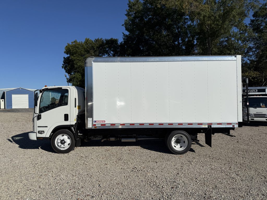 *NEW 2025 Isuzu 1F304, Gas, Single Cab, 16′ FastTrack Body System *Ready for Immediate Delivery*