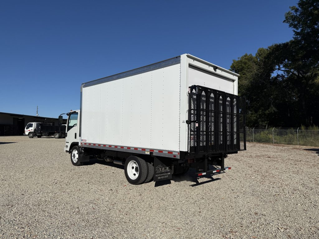 *NEW 2025 Isuzu 1F304, Gas, Single Cab, 16′ FastTrack Body System *Ready for Immediate Delivery*