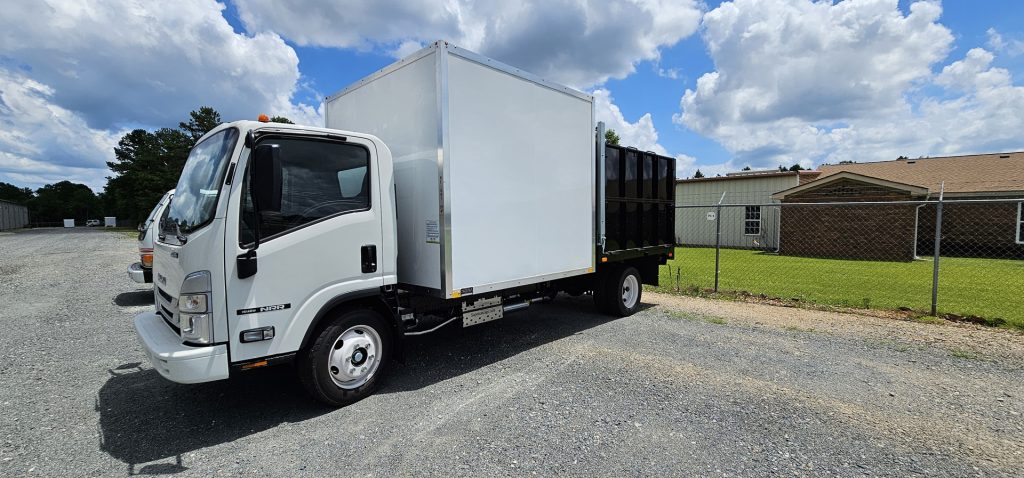 *NEW 2025 Isuzu Gas 1U4, Single Cab, Super Contractor Truck with 48″ Door and 8 Foot Dump *Ready for Immediate Delivery*
