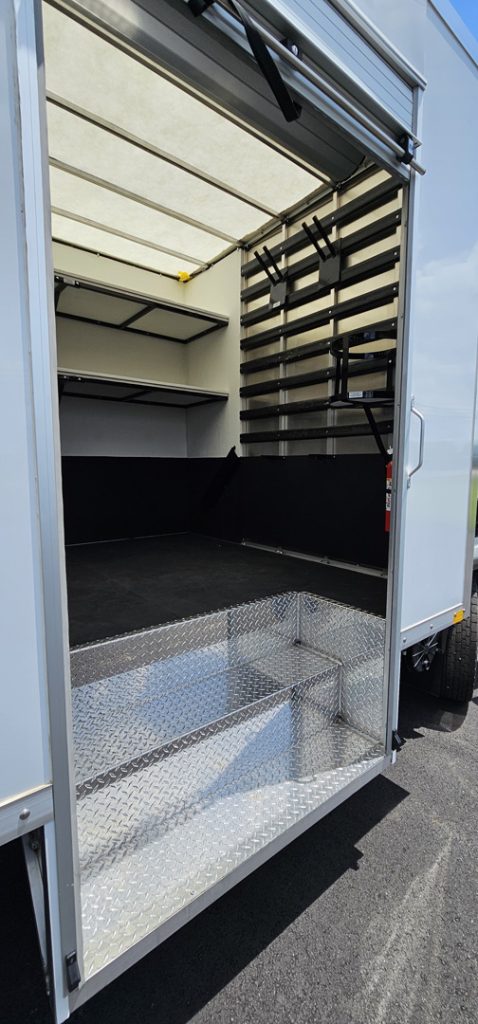 *NEW 2025 Isuzu Gas 1U4, Single Cab, Super Contractor Truck with 48″ Door and 8 Foot Dump *Ready for Immediate Delivery*