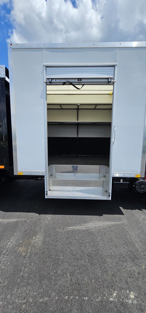 *NEW 2025 Isuzu Gas 1U4, Single Cab, Super Contractor Truck with 48″ Door and 8 Foot Dump *Ready for Immediate Delivery*