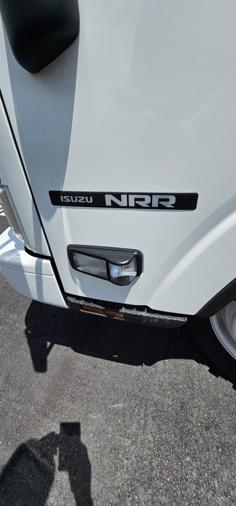 *NEW 2025 Isuzu Gas 1U4, Single Cab, Super Contractor Truck with 48″ Door and 8 Foot Dump *Ready for Immediate Delivery*