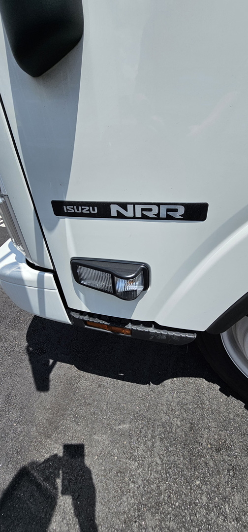 *NEW 2025 Isuzu Gas 1U4, Single Cab, Super Contractor Truck with 48″ Door and 8 Foot Dump *Ready for Immediate Delivery*