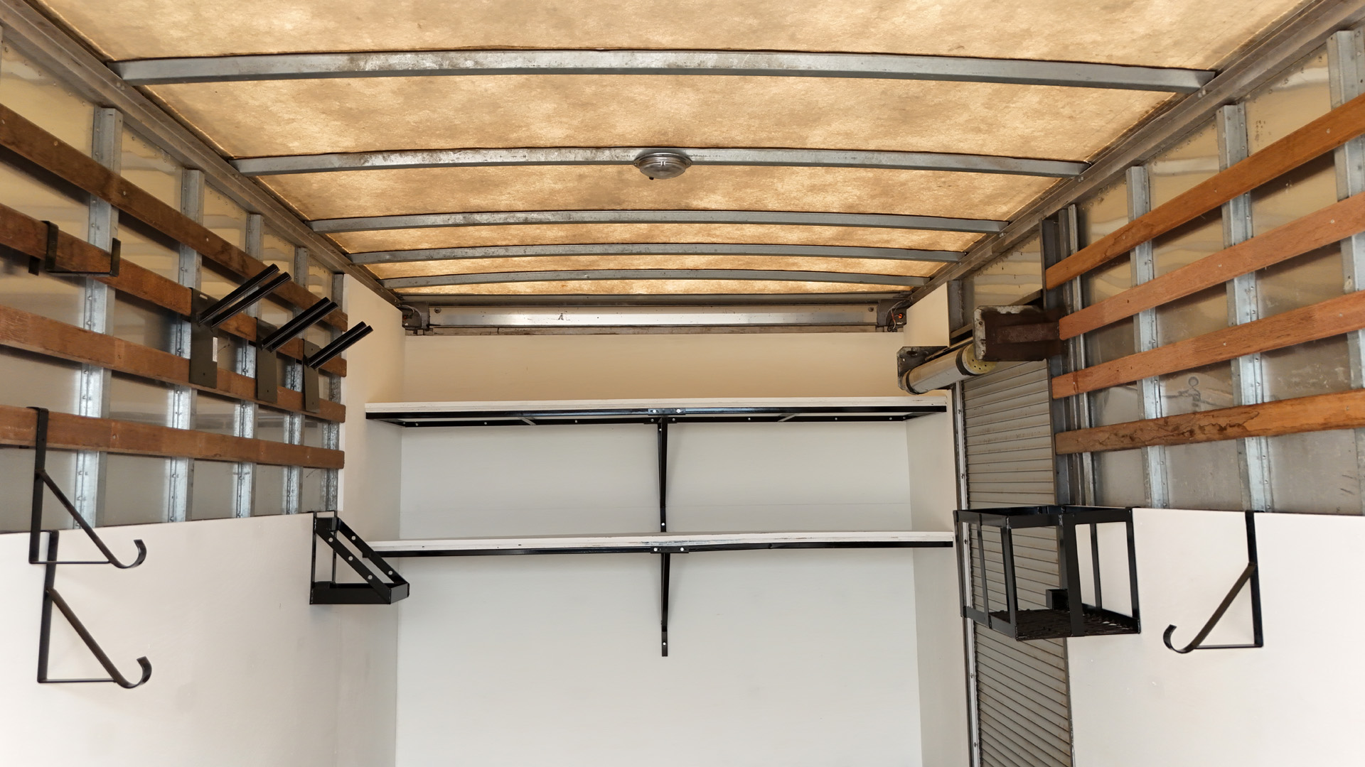 *USED 2017 Isuzu, 1F404 Gas, Single Cab, 18 Foot, Eco Series