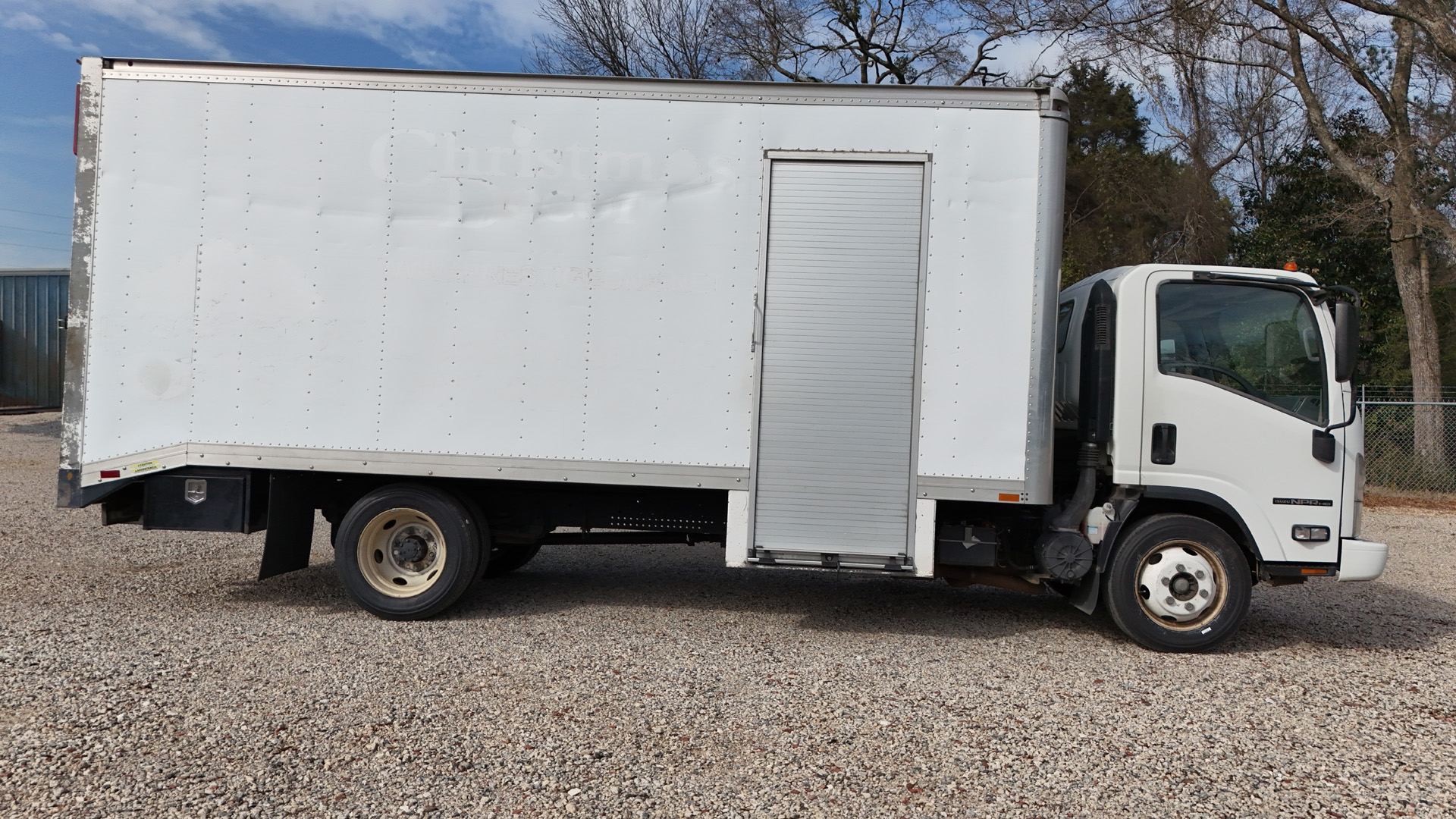 *USED 2017 Isuzu, 1F404 Gas, Single Cab, 18 Foot, Eco Series