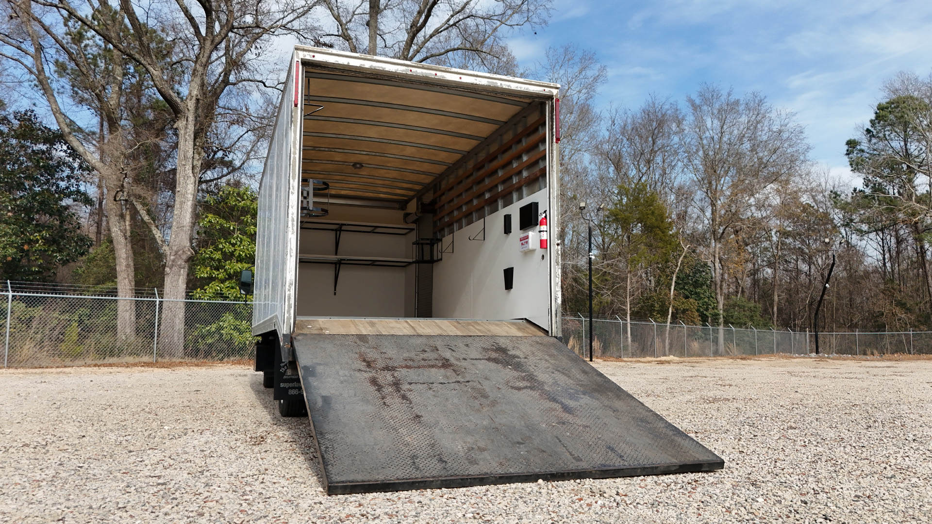 *USED 2017 Isuzu, 1F404 Gas, Single Cab, 18 Foot, Eco Series