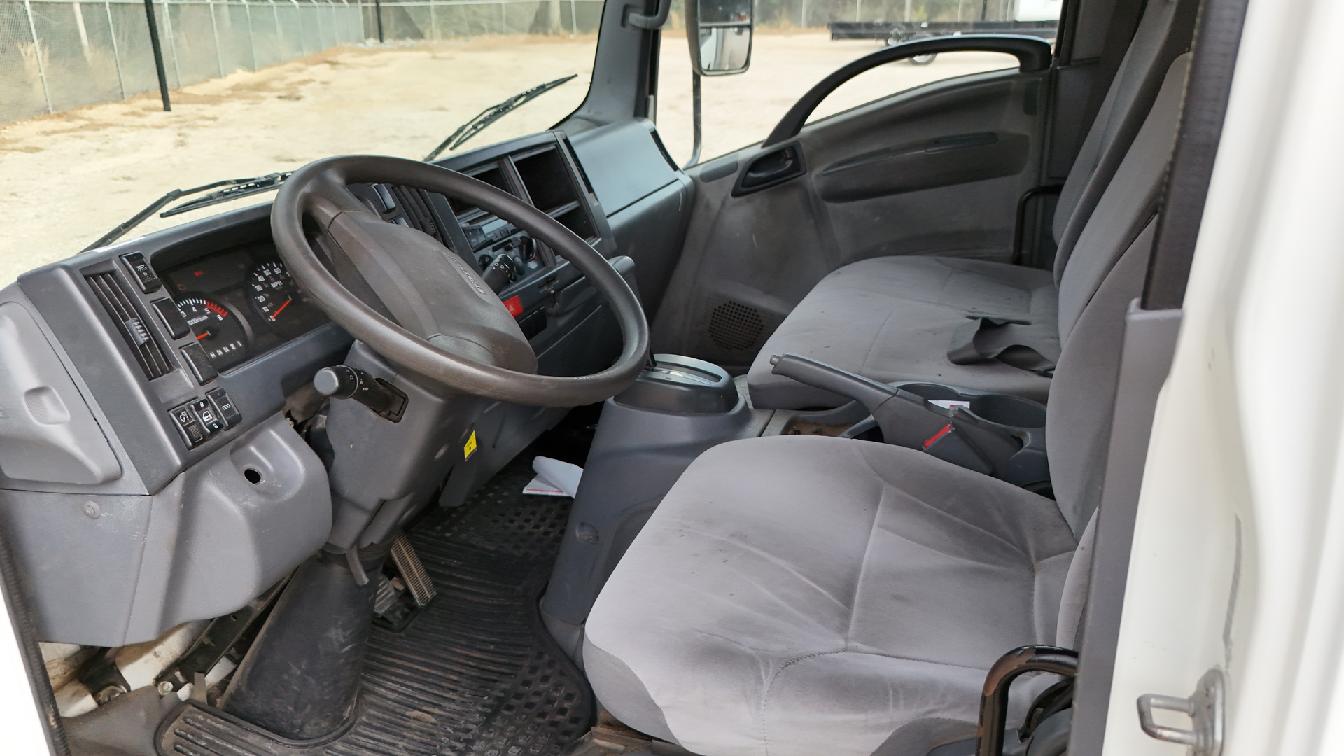 *USED 2017 Isuzu, 1F404 Gas, Single Cab, 18 Foot, Eco Series