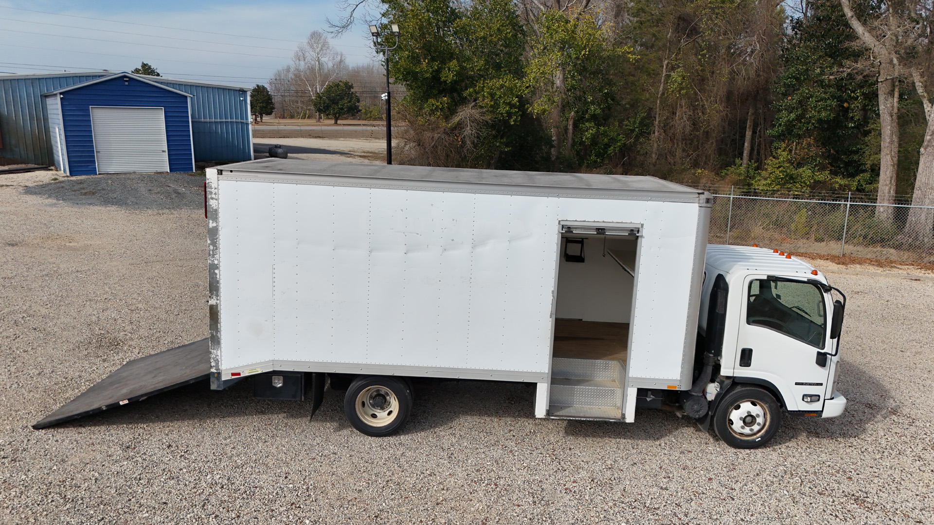 *USED 2017 Isuzu, 1F404 Gas, Single Cab, 18 Foot, Eco Series