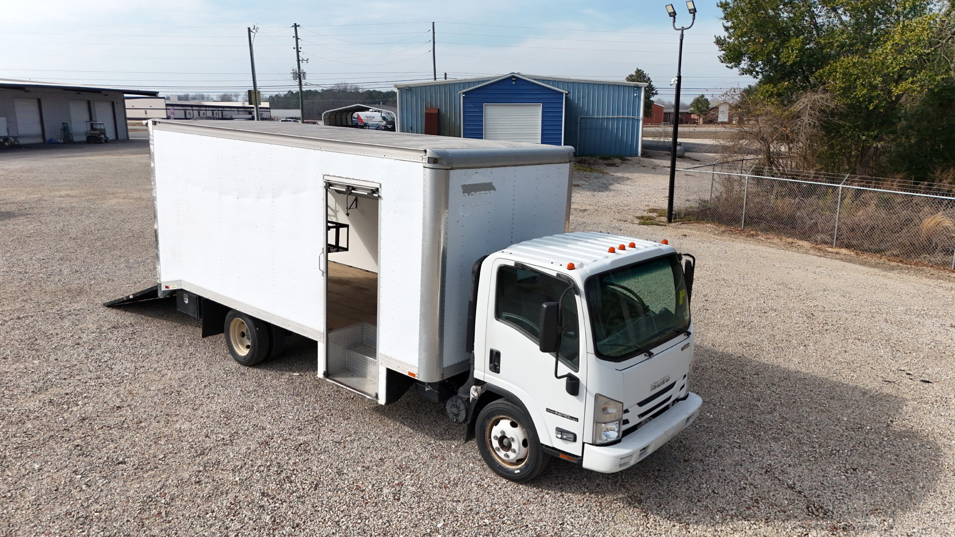 *USED 2017 Isuzu, 1F404 Gas, Single Cab, 18 Foot, Eco Series