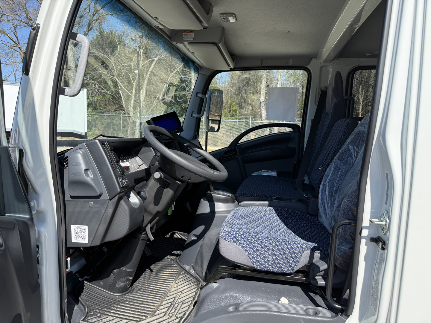 *NEW 2026 Isuzu, 1G404 Gas, Crew Cab, 18 Foot Eco Series with 36 inch Roll-Up Side Door