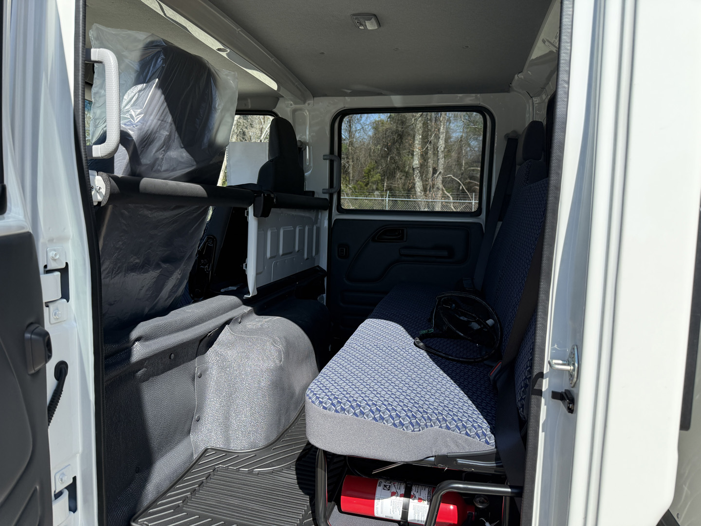 *NEW 2026 Isuzu, 1G404 Gas, Crew Cab, 18 Foot Eco Series with 36 inch Roll-Up Side Door