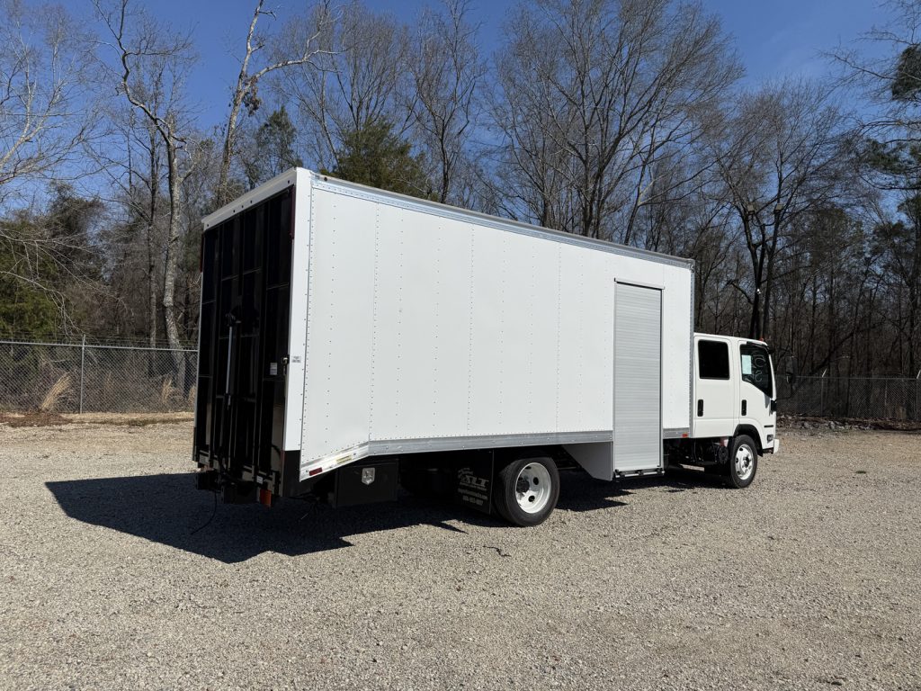 *NEW 2026 Isuzu, 1G404 Gas, Crew Cab, 18 Foot Eco Series with 36 inch Roll-Up Side Door *Under Construction*