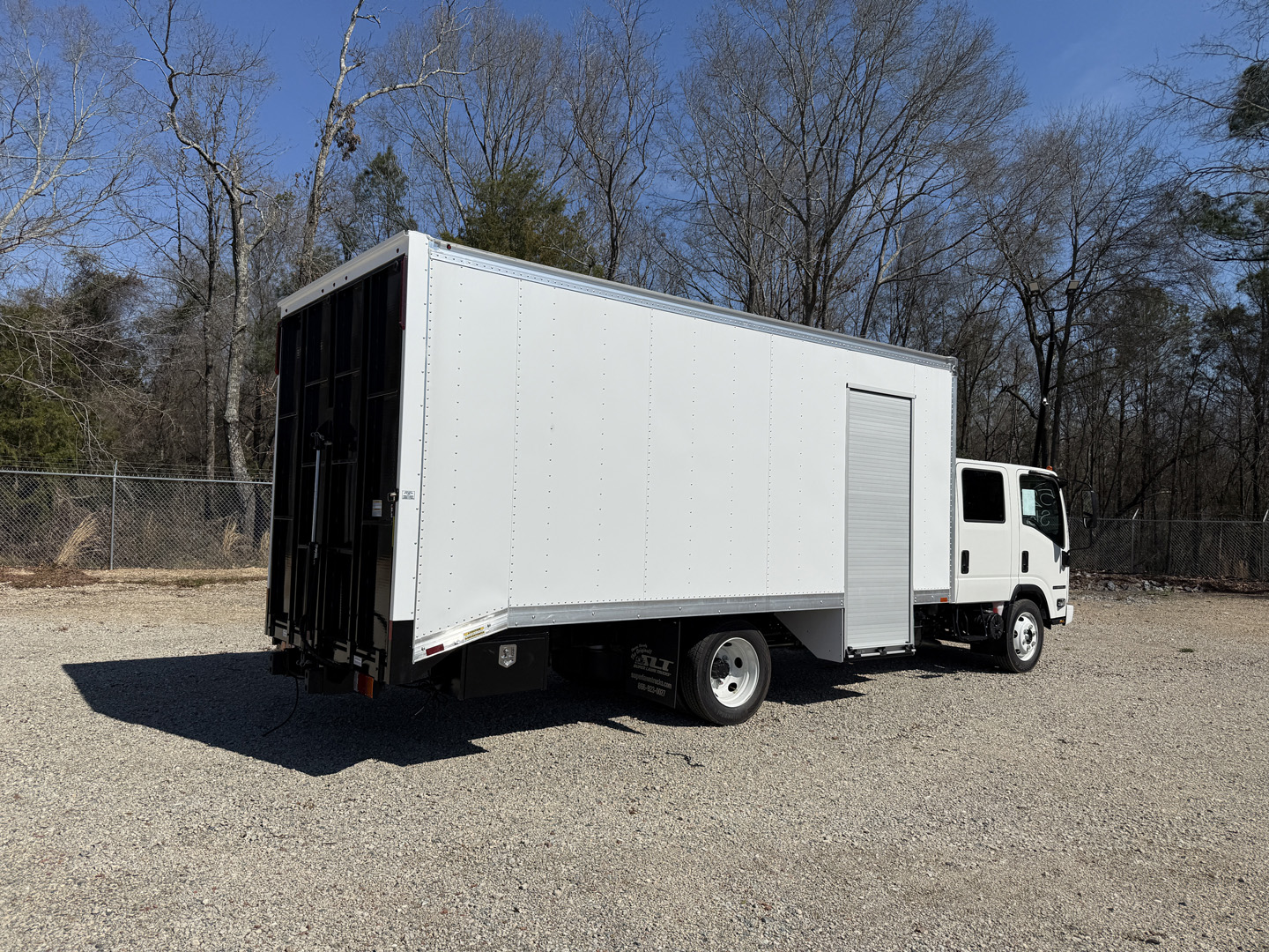 *NEW 2026 Isuzu, 1G404 Gas, Crew Cab, 18 Foot Eco Series with 36 inch Roll-Up Side Door