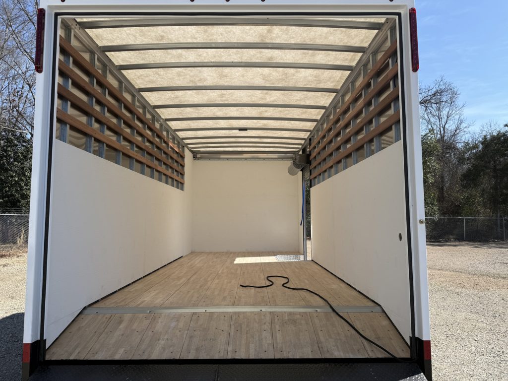 *NEW 2026 Isuzu, 1G404 Gas, Crew Cab, 18 Foot Eco Series with 36 inch Roll-Up Side Door *Under Construction*