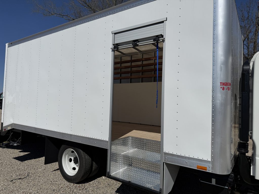 *NEW 2026 Isuzu, 1G404 Gas, Crew Cab, 18 Foot Eco Series with 36 inch Roll-Up Side Door *Under Construction*