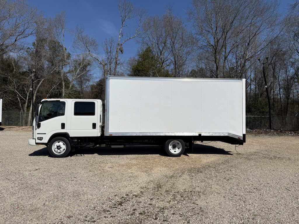 *NEW 2026 Isuzu, 1G404 Gas, Crew Cab, 18 Foot Eco Series with 36 inch Roll-Up Side Door *Under Construction*