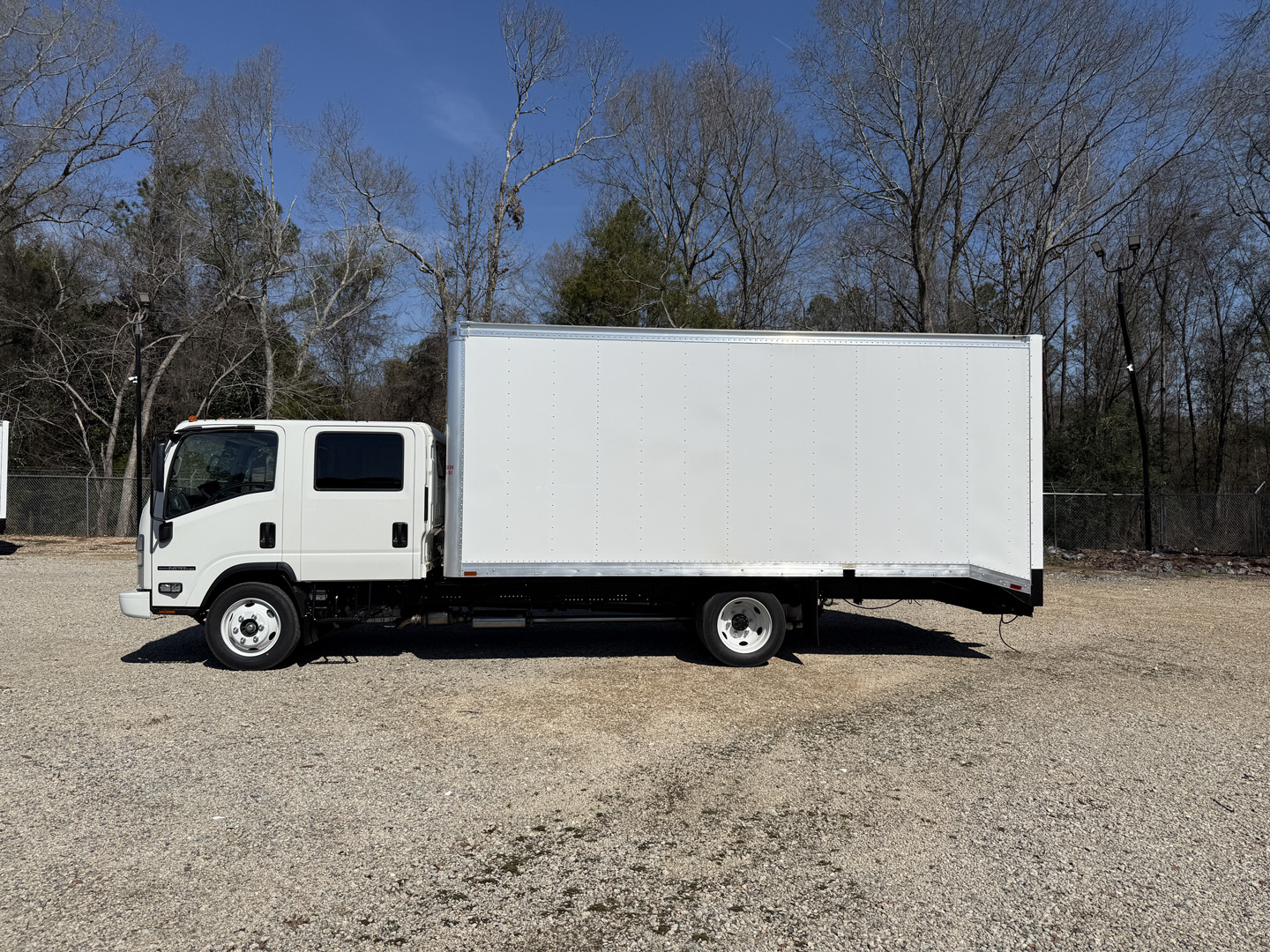 *NEW 2026 Isuzu, 1G404 Gas, Crew Cab, 18 Foot Eco Series with 36 inch Roll-Up Side Door