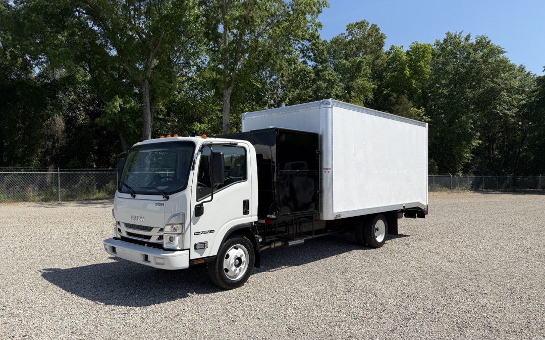 *NEW 2026 Isuzu, 1F404 Gas, Single Cab, 16 Foot Eco Series with Debris Dumper and 36 Inch Roll Up Door *Under Construction*