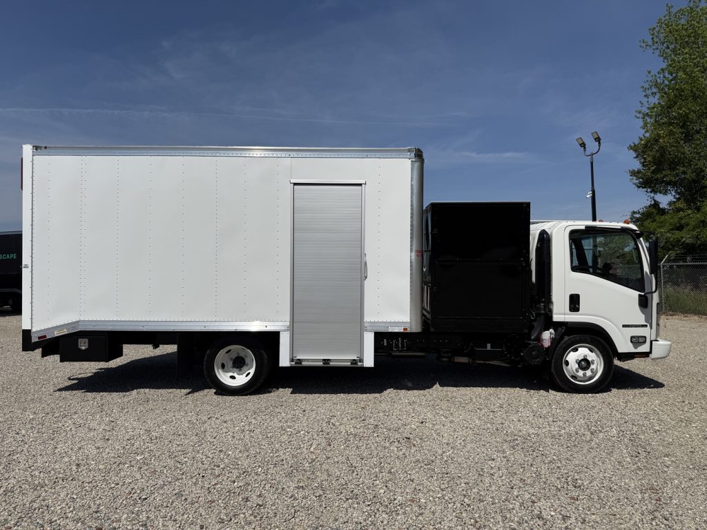 *NEW 2026 Isuzu, 1F404 Gas, Single Cab, 16 Foot Eco Series with Debris Dumper and 36 Inch Roll Up Door