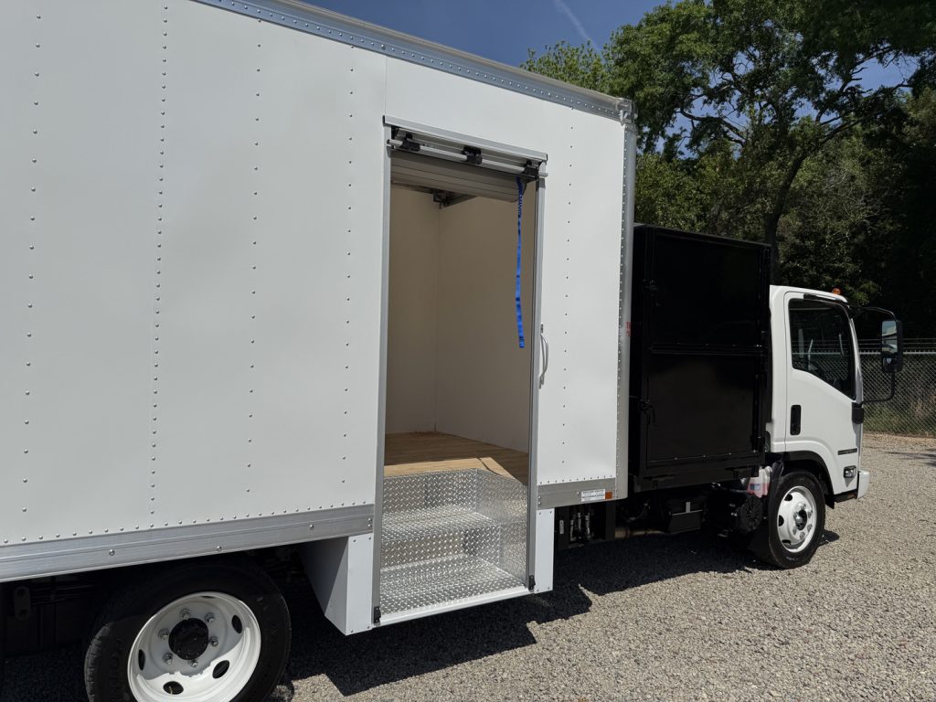 *NEW 2026 Isuzu, 1F404 Gas, Single Cab, 16 Foot Eco Series with Debris Dumper and 36 Inch Roll Up Door