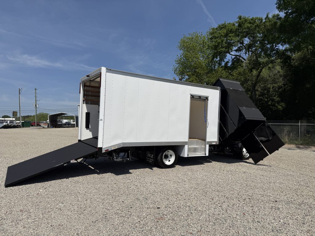 *NEW 2026 Isuzu, 1F404 Gas, Single Cab, 16 Foot Eco Series with Debris Dumper and 36 Inch Roll Up Door