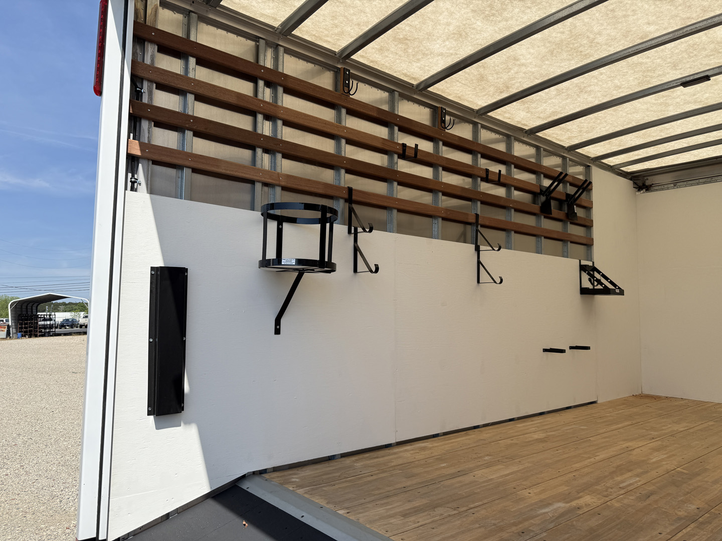 *NEW 2026 Isuzu, 1F404 Gas, Single Cab, 16 Foot Eco Series with Debris Dumper and 36 Inch Roll Up Door