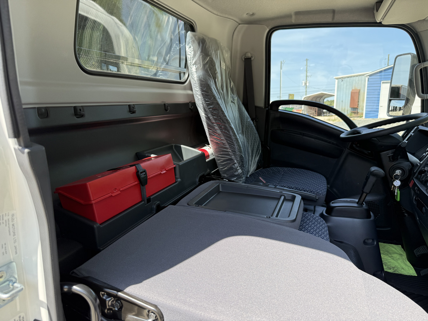 *NEW 2026 Isuzu, 1F404 Gas, Single Cab, 16 Foot Eco Series with Debris Dumper and 36 Inch Roll Up Door