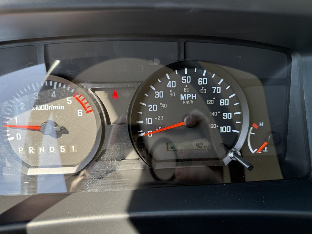 *NEW 2026 Isuzu, 1F404 Gas, Single Cab, 16 Foot Eco Series with Debris Dumper and 36 Inch Roll Up Door