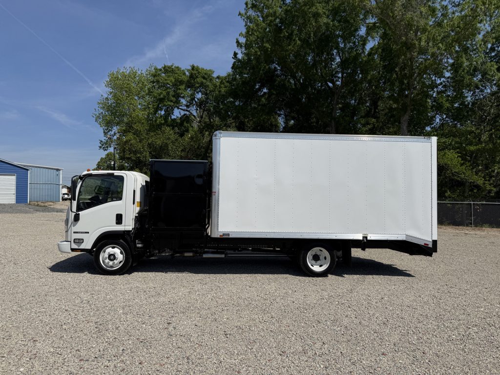 *NEW 2026 Isuzu, 1F404 Gas, Single Cab, 16 Foot Eco Series with Debris Dumper and 36 Inch Roll Up Door