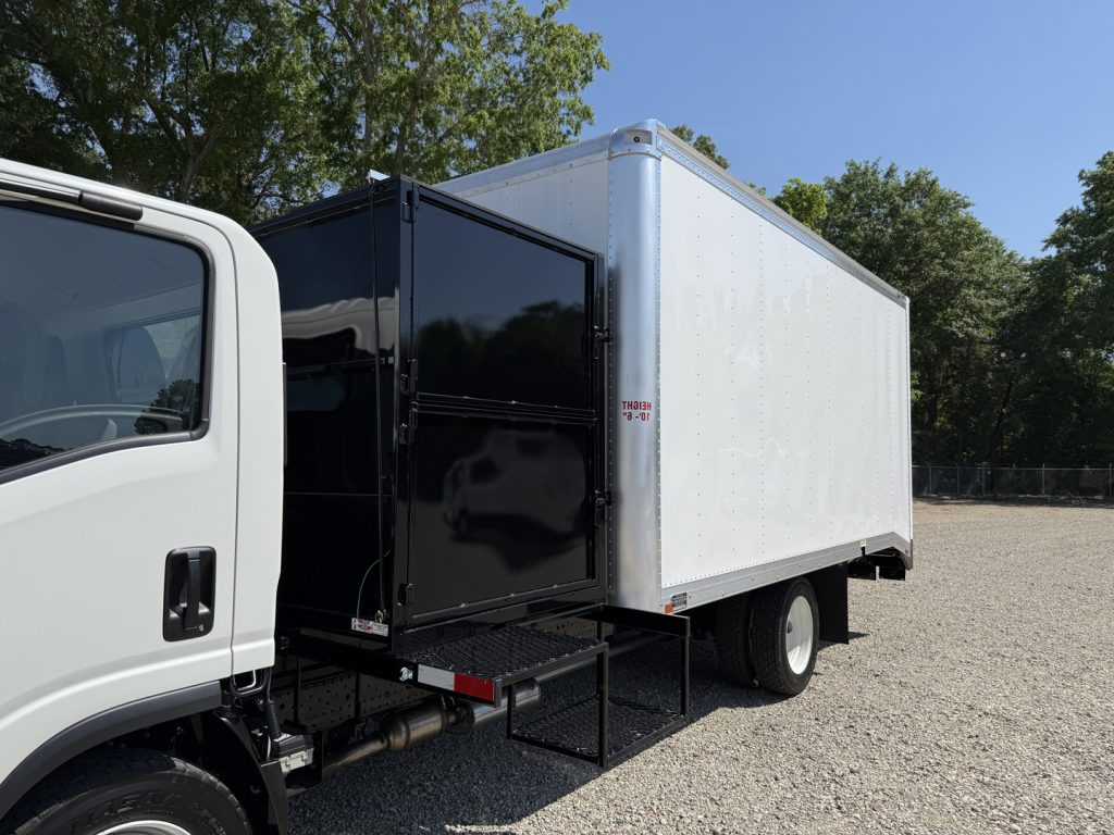 *NEW 2026 Isuzu, 1F404 Gas, Single Cab, 16 Foot Eco Series with Debris Dumper and 36 Inch Roll Up Door