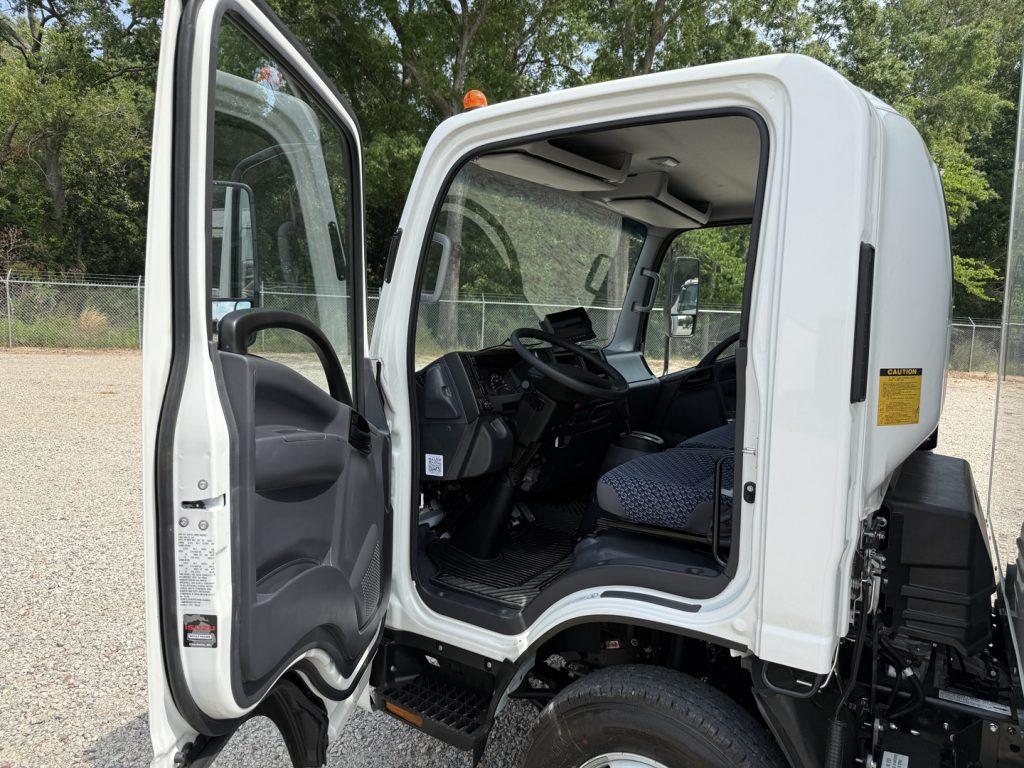*NEW 2026 Isuzu, 1C304 Gas, Single Cab, 16 Foot Super Lite Eco Series