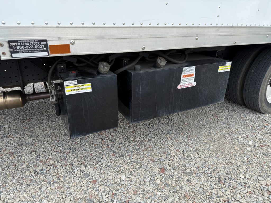 *USED 2022 Isuzu, 1V404, Crew Cab 16 Foot Eco Series