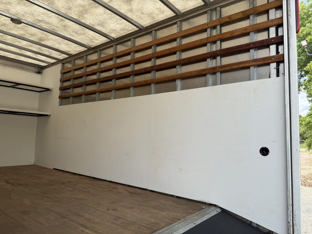 *USED 2022 Isuzu, 1V404, Crew Cab 16 Foot Eco Series