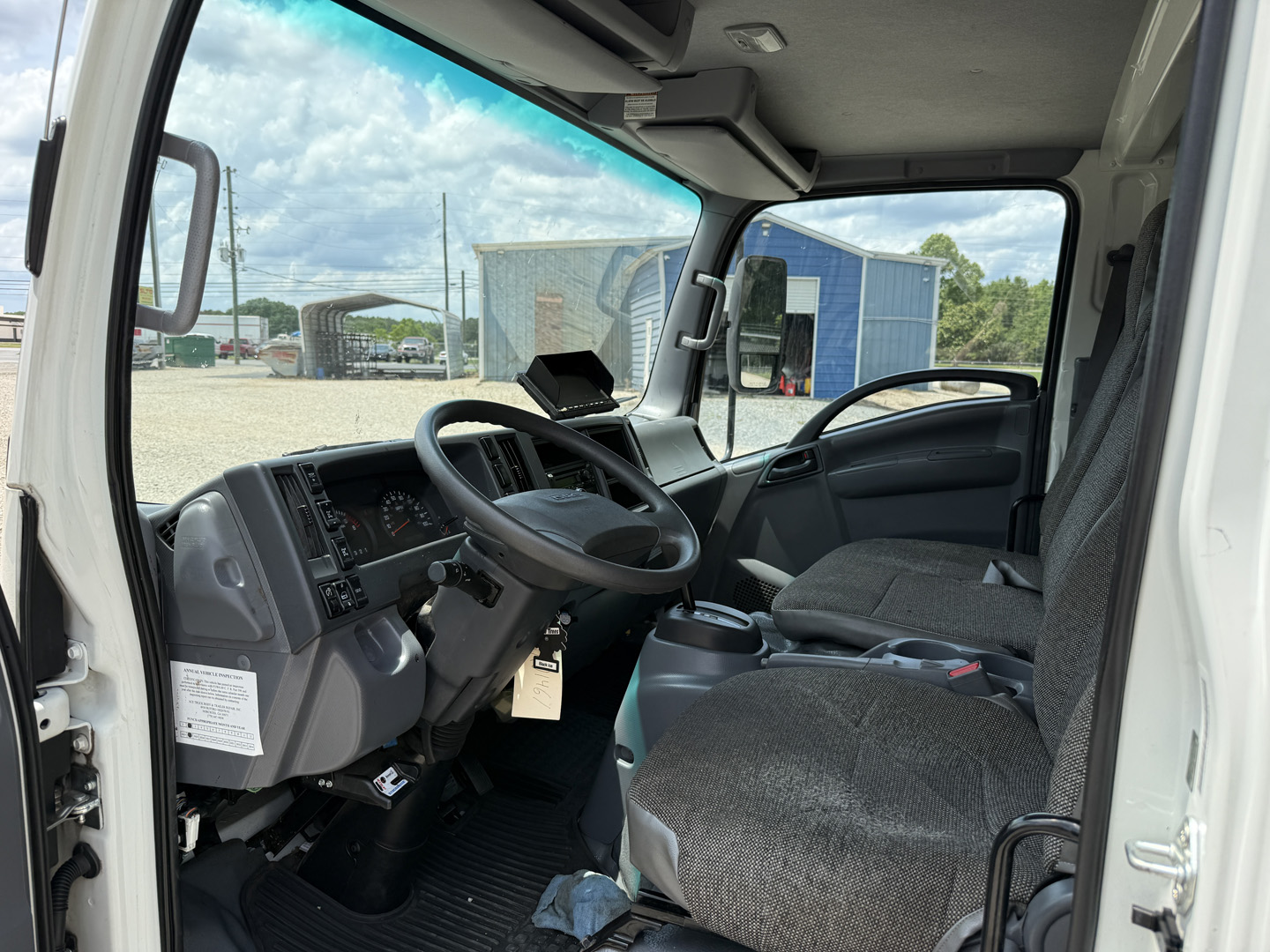 *USED 2022 Isuzu, 1V404, Crew Cab 16 Foot Eco Series