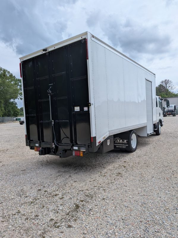 *NEW 2026 Isuzu, 1G404 Gas, Crew Cab, 18 Foot Eco Series with 36 inch Roll-Up Side Door *Ready for Immediate Delivery