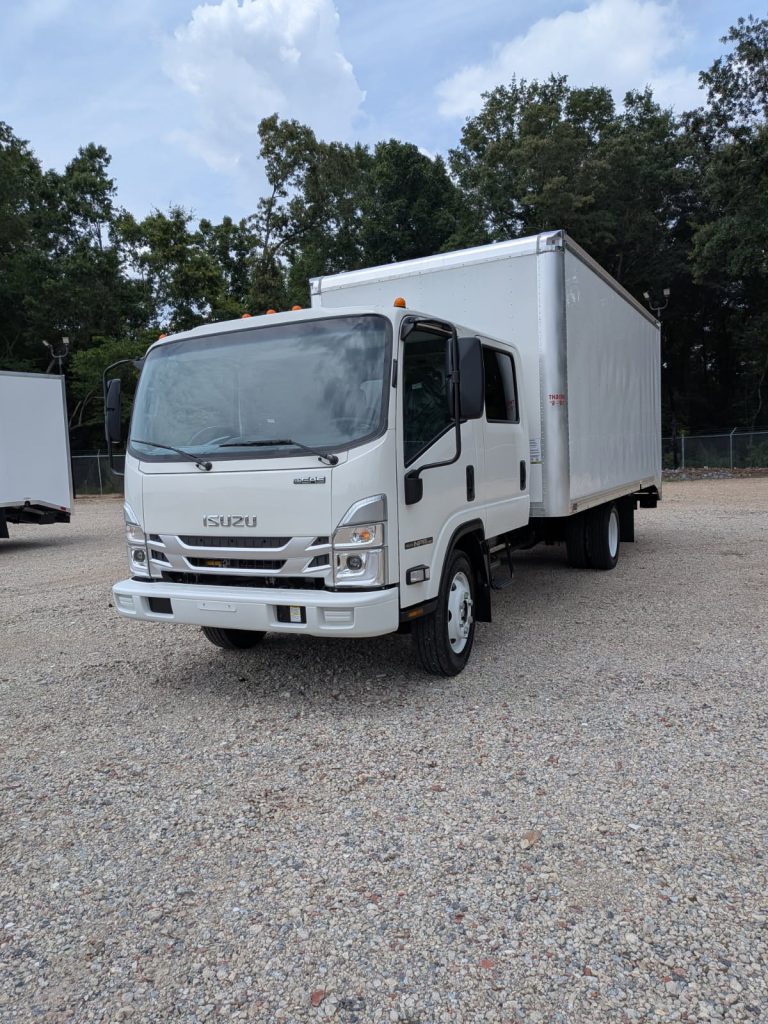 *NEW 2026 Isuzu, 1G404 Gas, Crew Cab, 18 Foot Eco Series with 36 inch Roll-Up Side Door *Ready for Immediate Delivery