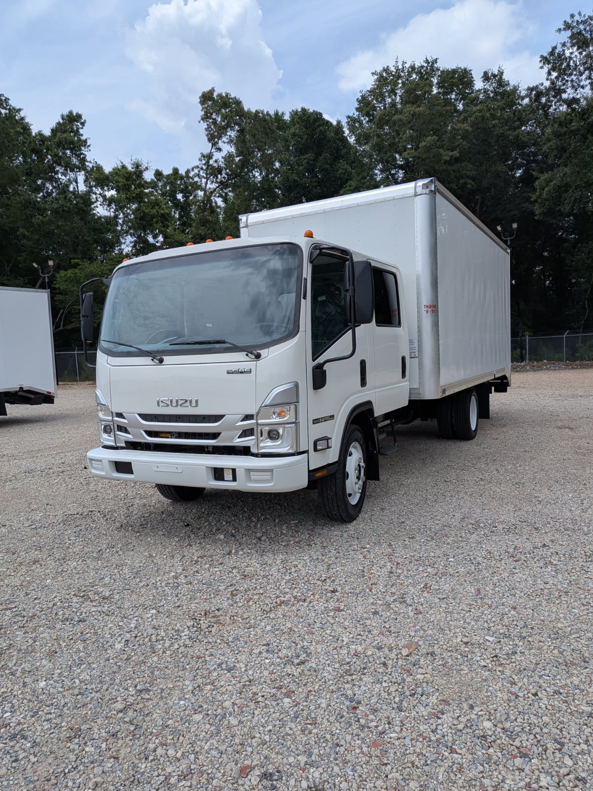 *NEW 2026 Isuzu, 1G404 Gas, Crew Cab, 18 Foot Eco Series with 36 inch Roll-Up Side Door *Ready for Immediate Delivery