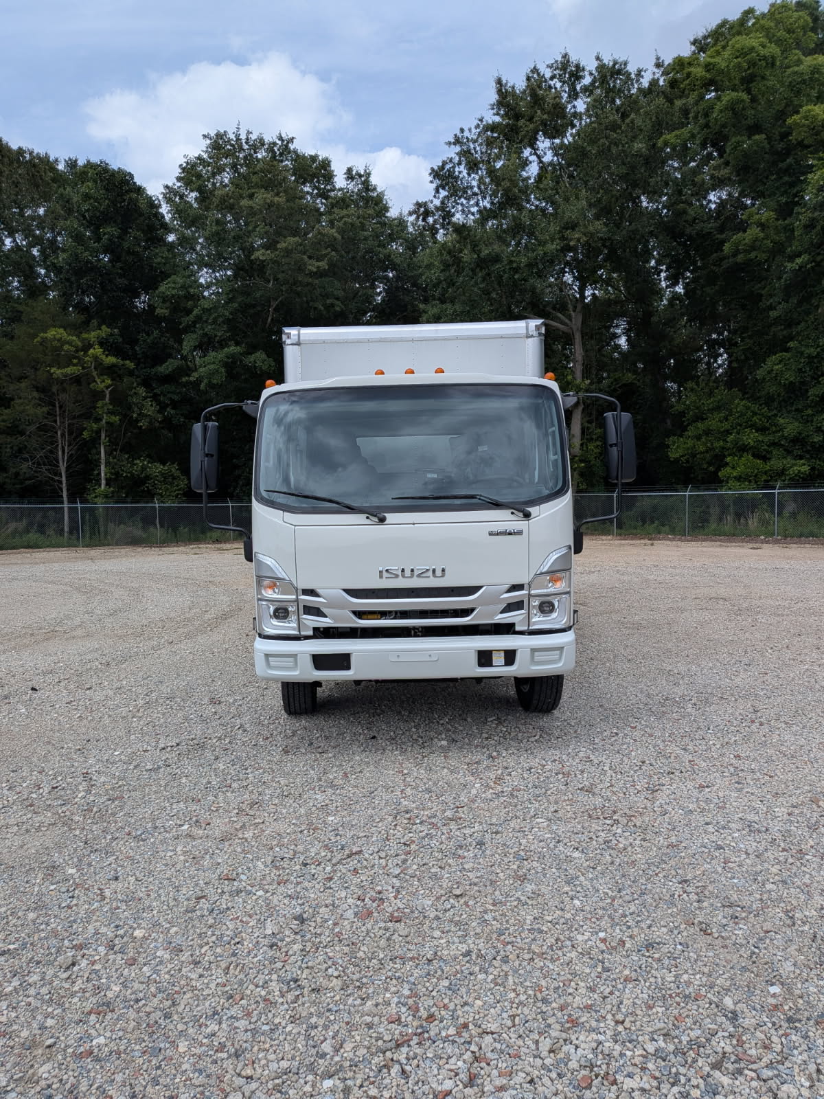 *NEW 2026 Isuzu, 1G404 Gas, Crew Cab, 18 Foot Eco Series with 36 inch Roll-Up Side Door *Ready for Immediate Delivery