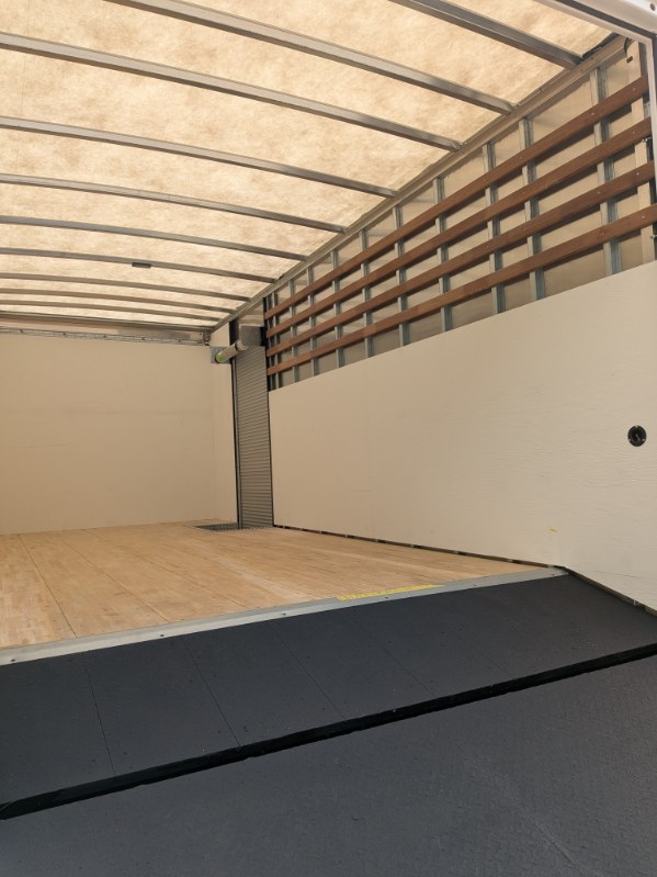 *NEW 2026 Isuzu, 1G404 Gas, Crew Cab, 18 Foot Eco Series with 36 inch Roll-Up Side Door *Ready for Immediate Delivery