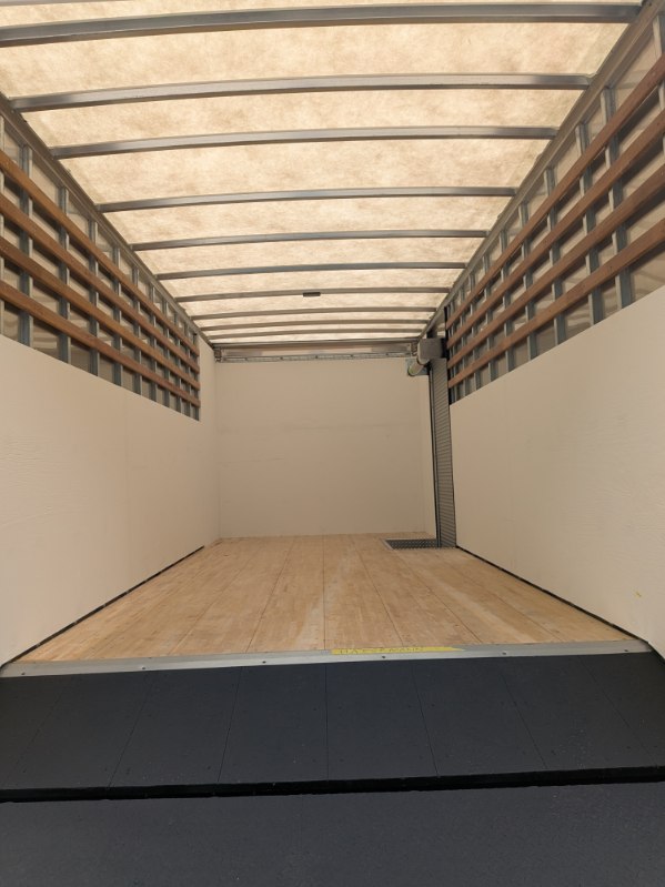 *NEW 2026 Isuzu, 1G404 Gas, Crew Cab, 18 Foot Eco Series with 36 inch Roll-Up Side Door *Ready for Immediate Delivery