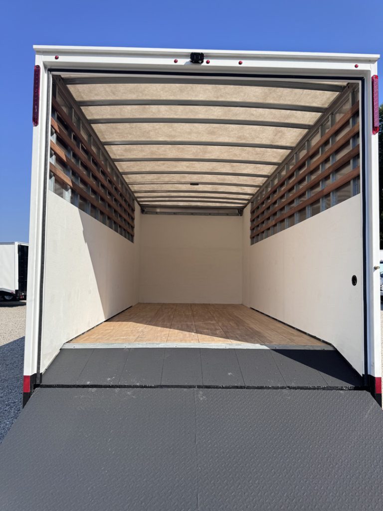 *NEW 2026 Isuzu, 1F404 Gas, Single Cab, 18 Foot Eco Series *SOLD*