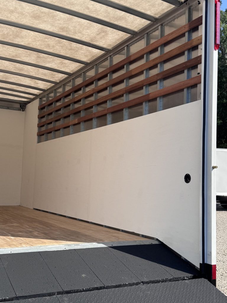*NEW 2026 Isuzu, 1F404 Gas, Single Cab, 18 Foot Eco Series *SOLD*