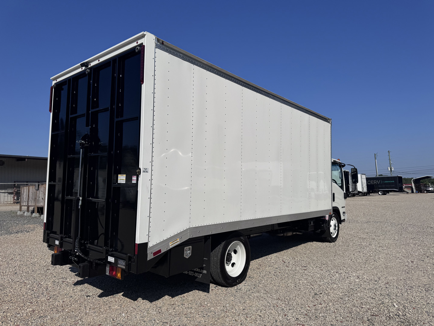 *NEW 2026 Isuzu, 1F404 Gas, Single Cab, 18 Foot Eco Series *Ready for Immediate Delivery*