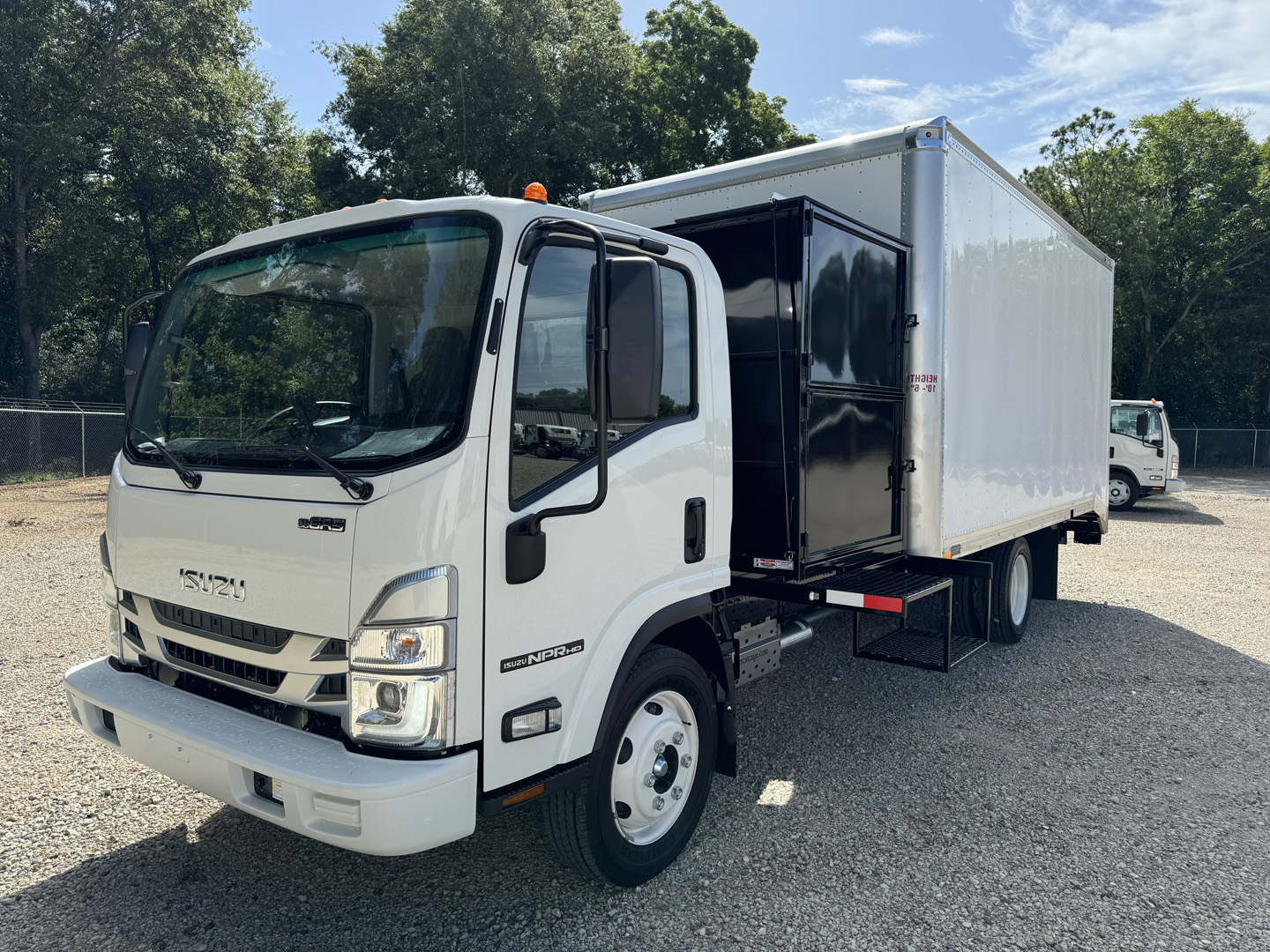 *NEW 2026 Isuzu, 1F404, Gas, Single Cab, 16′ Eco Series with 5.0 cu/yd Debris Dumper, No Side Door