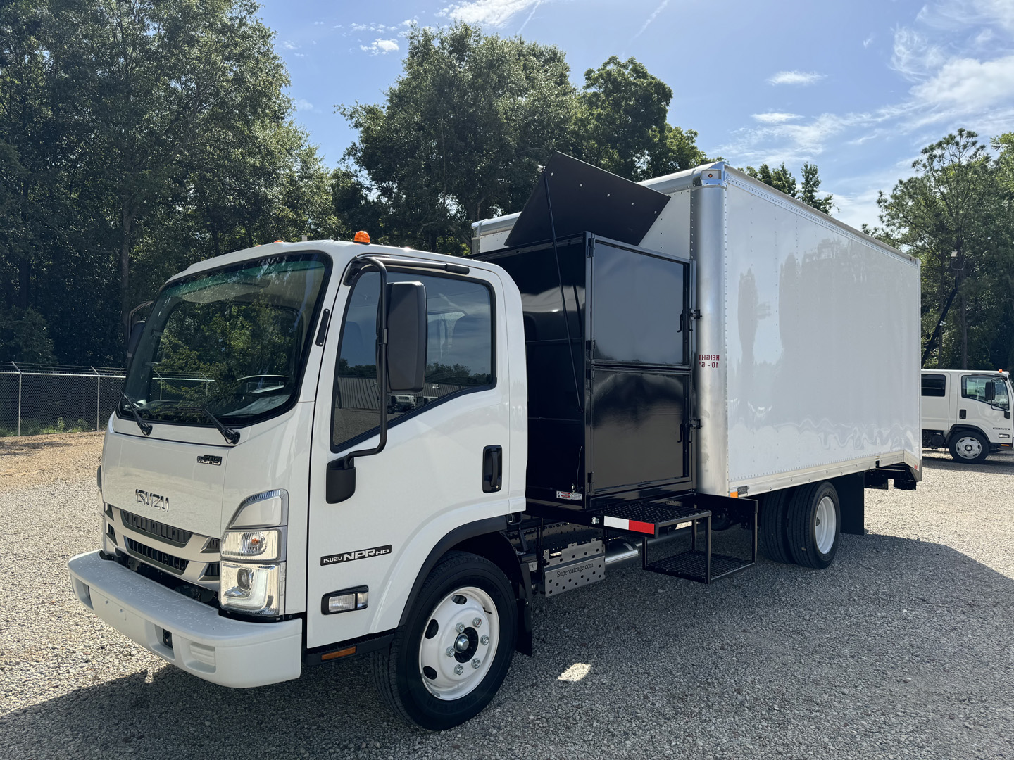 *NEW 2026 Isuzu, 1F404, Gas, Single Cab, 16′ Eco Series with 5.0 cu/yd Debris Dumper, No Side Door