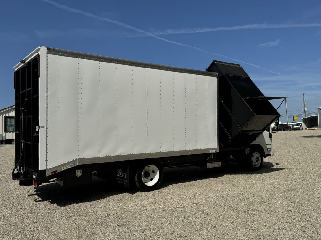 *NEW 2026 Isuzu, 1F404, Gas, Single Cab, 16′ Eco Series with 5.0 cu/yd Debris Dumper, No Side Door