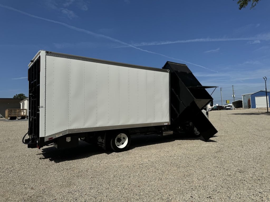 *NEW 2026 Isuzu, 1F404, Gas, Single Cab, 16′ Eco Series with 5.0 cu/yd Debris Dumper, No Side Door