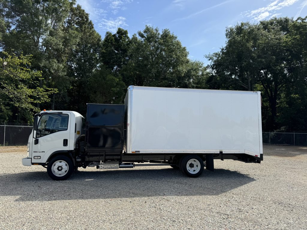 *NEW 2026 Isuzu, 1F404, Gas, Single Cab, 16′ Eco Series with 5.0 cu/yd Debris Dumper, No Side Door